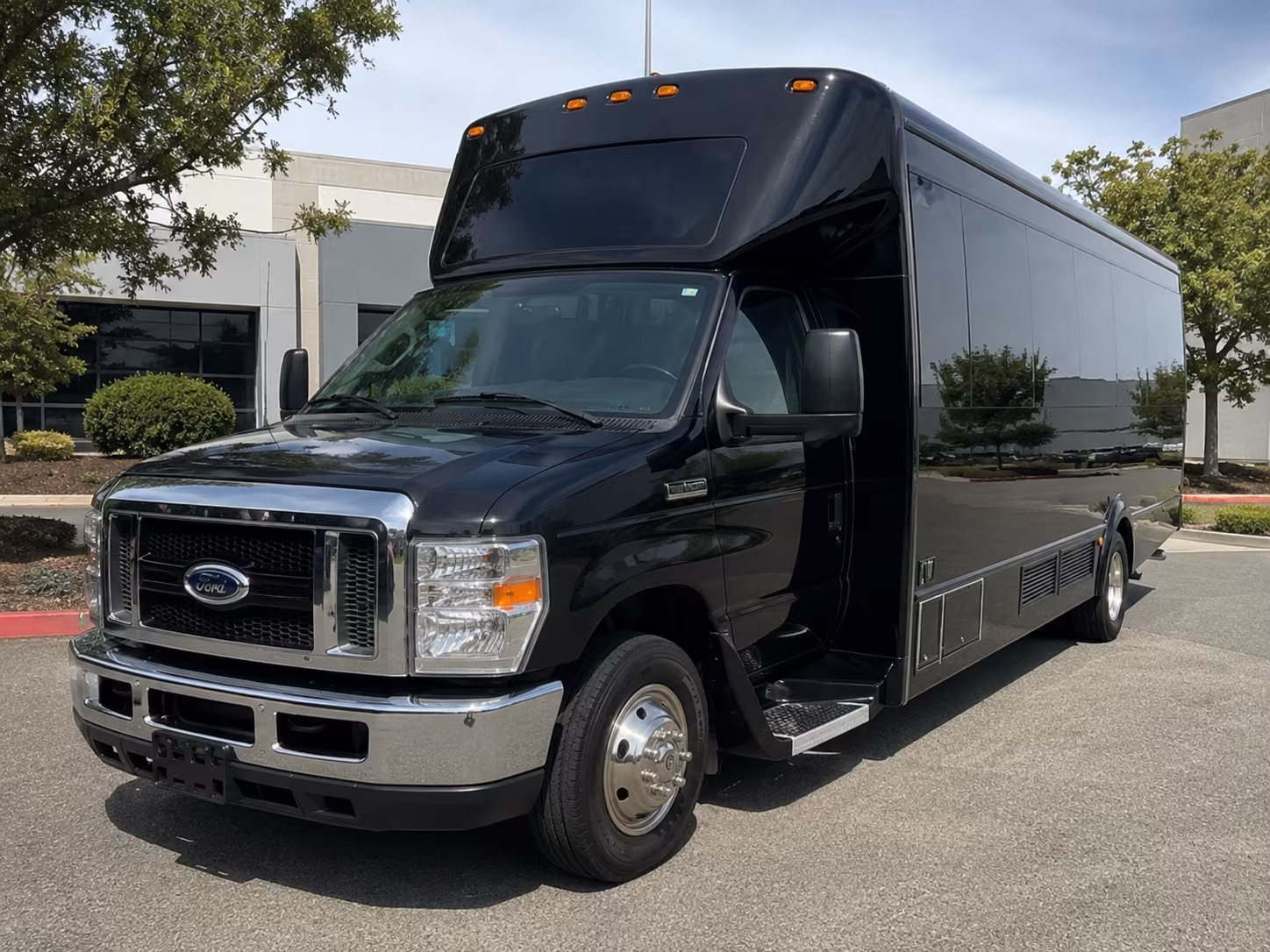 Hawthorne Birthday, Sweet 16, & Quinceañera Party Bus Rentals