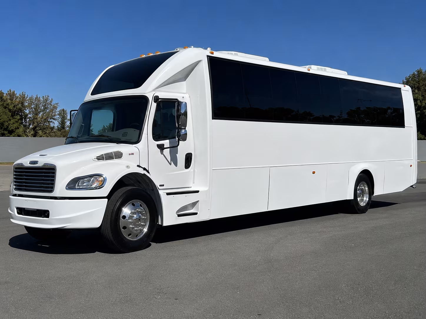 Inglewood Birthday, Sweet 16, & Quinceañera Transportation onboard seating